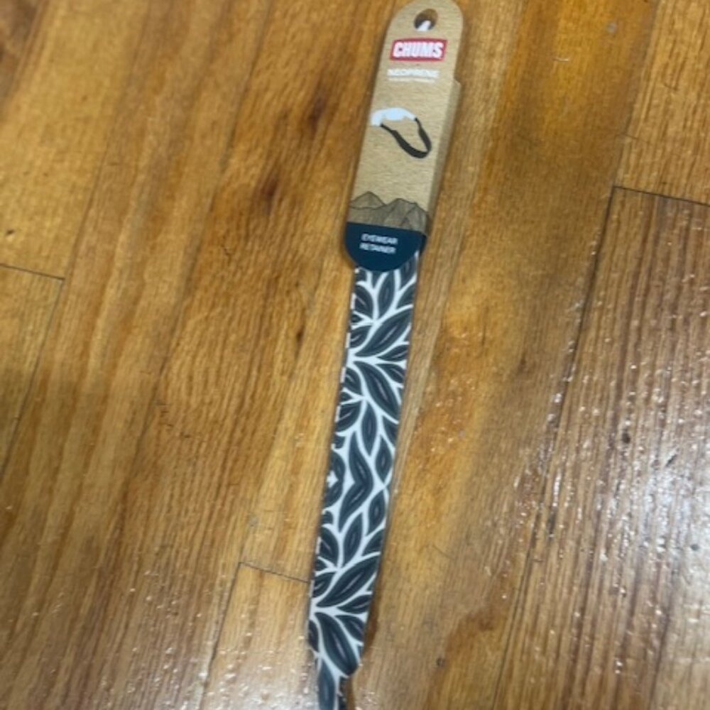 NWT Chums Neoprene Eyewear Retainer- Neutral w/ Leaves